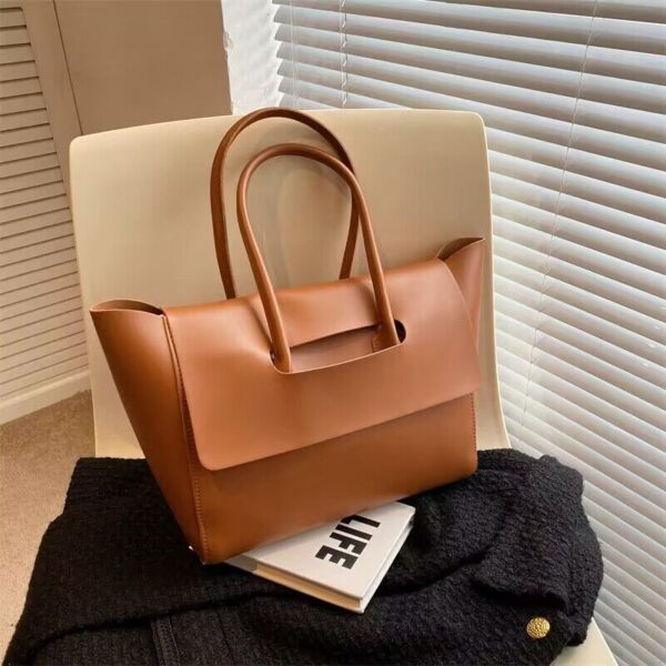 69e8428c-5955-4a27-a4e1-67dde67b5738.jpg Bella Classic Charm Tote Bag
